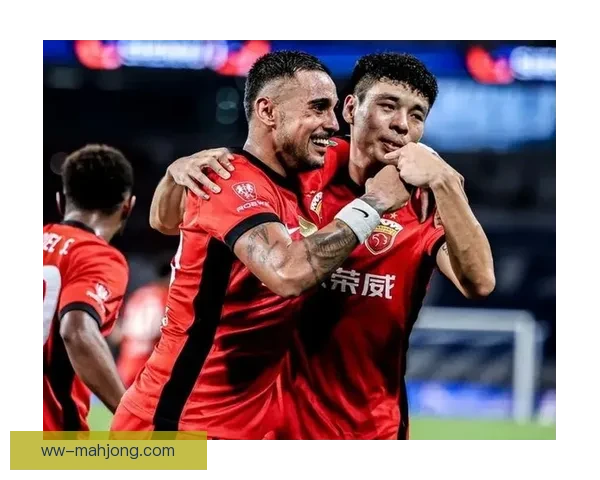 上海海港成功卫冕中超冠军再创辉煌赛季荣耀时刻